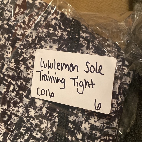 Lululemon Sole Training 7/8 Tight Daisy Dust Alpine White Black / Black Sz 6 - Picture 10 of 10